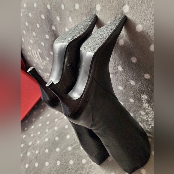 Vaneli Zida - size 8.5, 2 in high, heeled, zip up boots - Picture 9 of 16